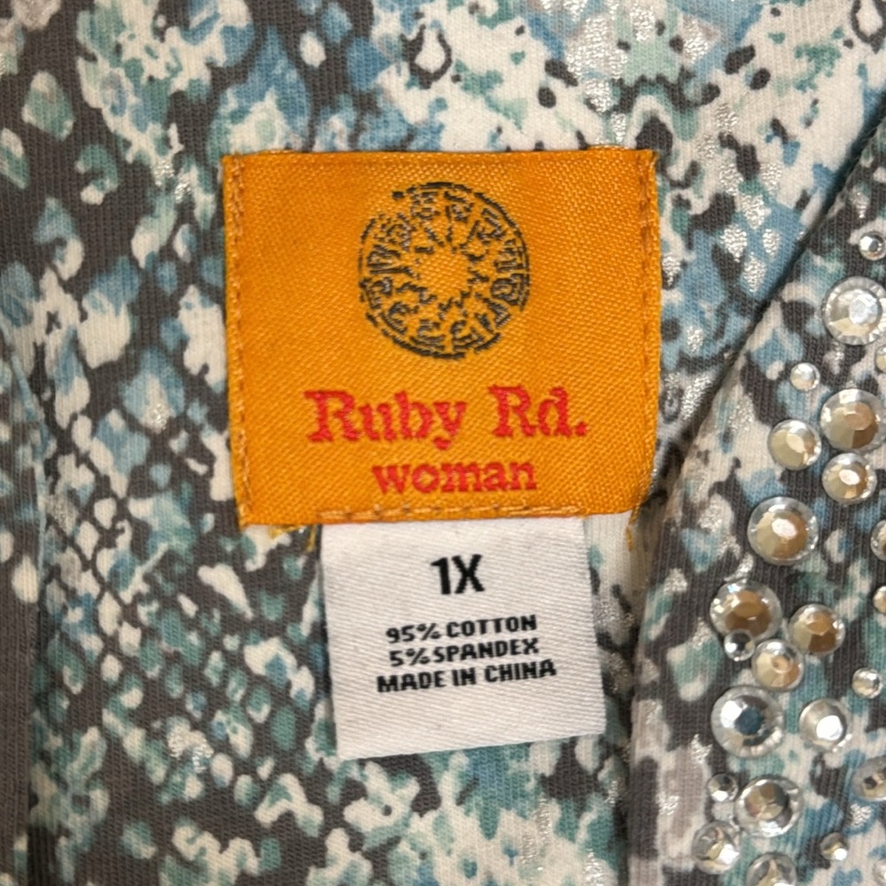 Plus size Ruby Rd. Top - Picture 4 of 5